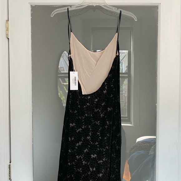 NWT Reformation Symphony Velvet Dress Black Size M - Picture 5 of 7